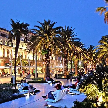 Luxury Apts Leone Centre Σπλιτ