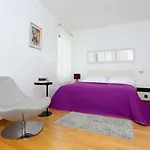 Luxury Apts Leone Centre Апартаменты