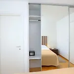 Luxury Apts Leone Centre