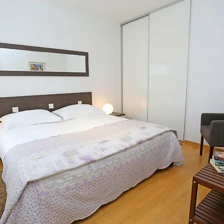 Luxury Apts Leone Centre