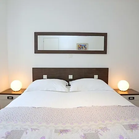 Luxury Apts Leone Centre