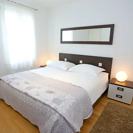 Luxury Apts Leone Centre