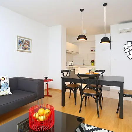 Luxury Apts Leone Centre Apartmán *