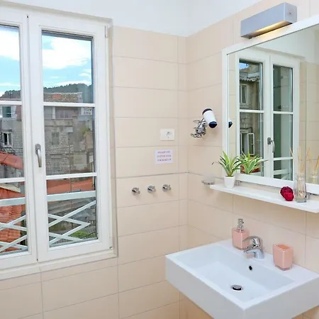 Luxury Apts Leone Centre Apartmán