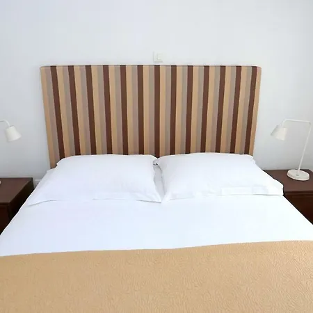 Luxury Apts Leone Centre