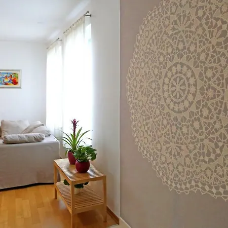 Luxury Apts Leone Centre *