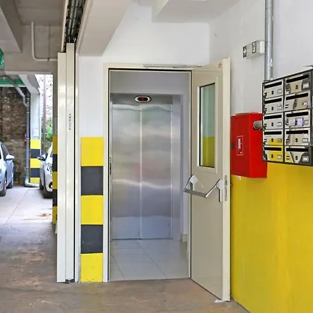 Luxury Apts Leone Centre Apartmán