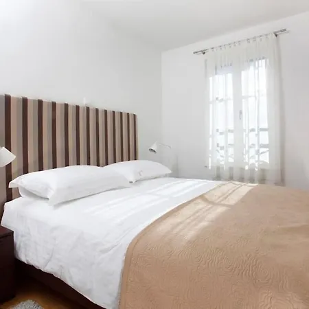 Luxury Apts Leone Centre Apartmán *