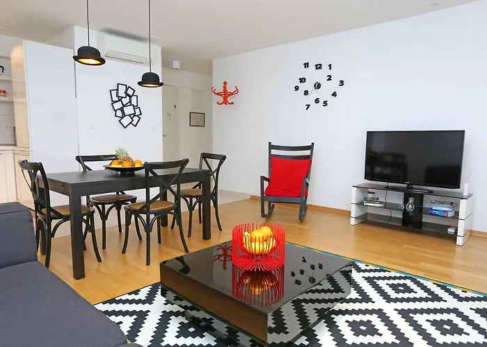 Luxury Apts Leone Centre Апартаменты