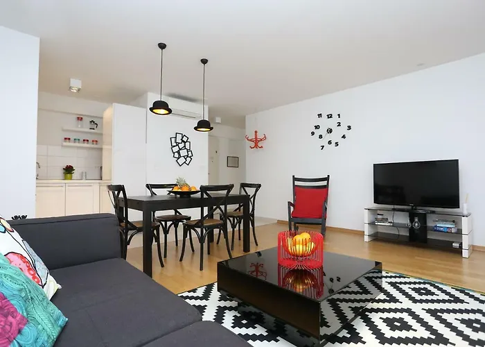 Апартаменты Luxury Apts Leone Centre