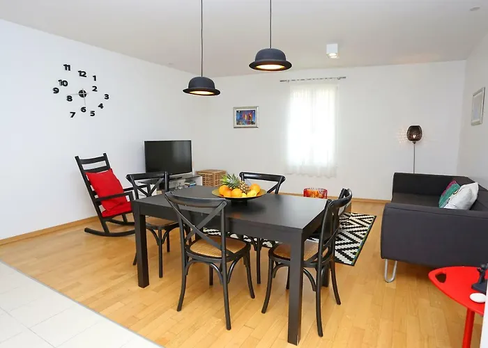 Апартаменты Luxury Apts Leone Centre