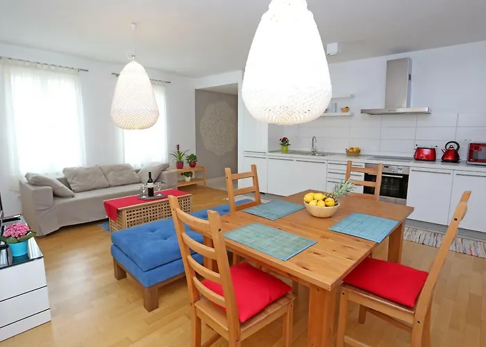 Luxury Apts Leone Centre