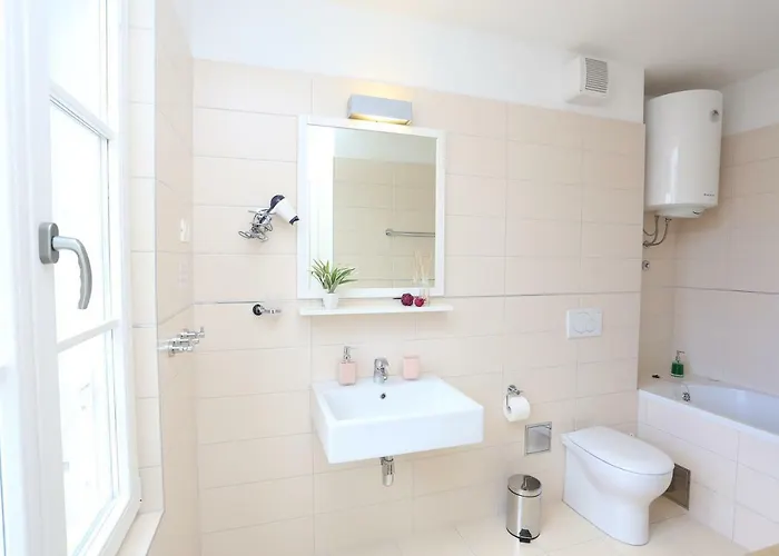 Luxury Apts Leone Centre Апартаменты