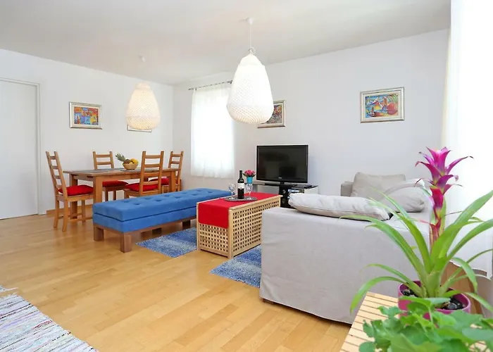 Luxury Apts Leone Centre Апартаменты