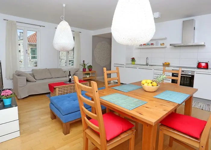 Luxury Apts Leone Centre Апартаменты *