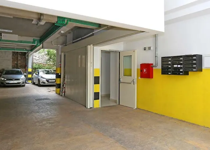 Luxury Apts Leone Centre Апартаменты Сплит