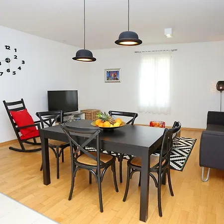 Apartment Luxury Apts Leone Centre
