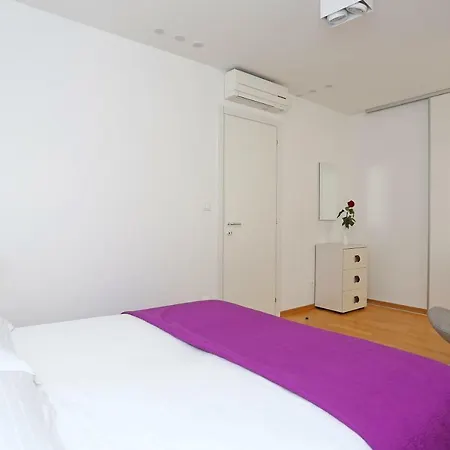 Apartment Luxury Apts Leone Centre *