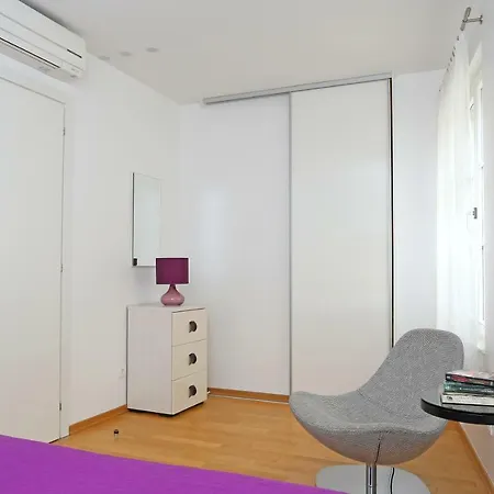 Luxury Apts Leone Centre Split