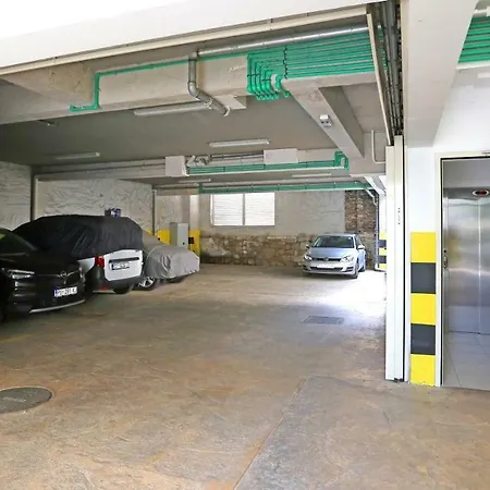 Luxury Apts Leone Centre アパート *