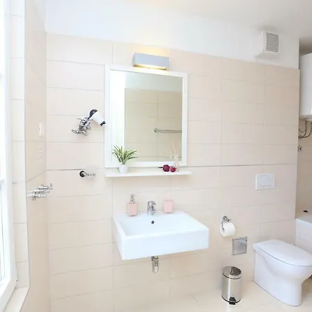 Luxury Apts Leone Centre アパート