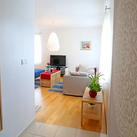 Luxury Apts Leone Centre Split