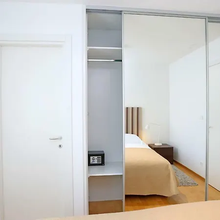 Luxury Apts Leone Centre