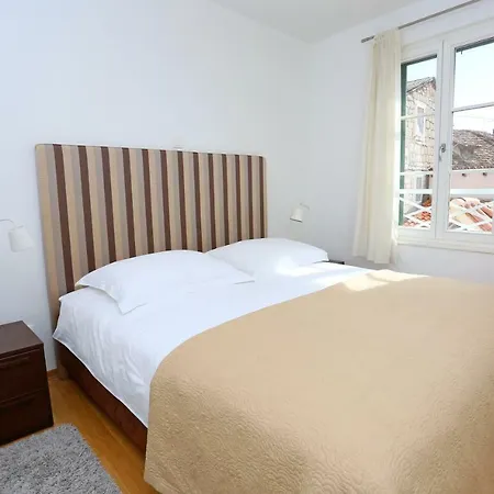 Luxury Apts Leone Centre