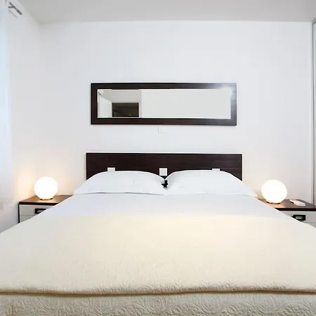 Luxury Apts Leone Centre アパート *