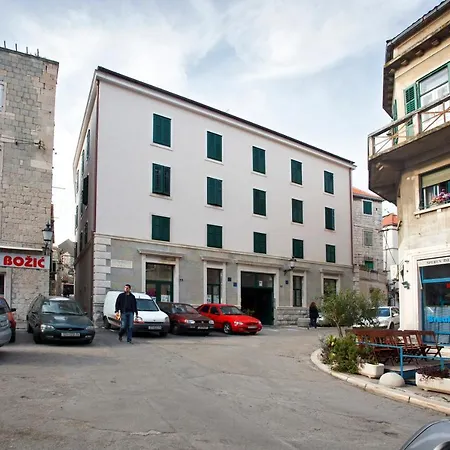 Luxury Apts Leone Centre Apartment