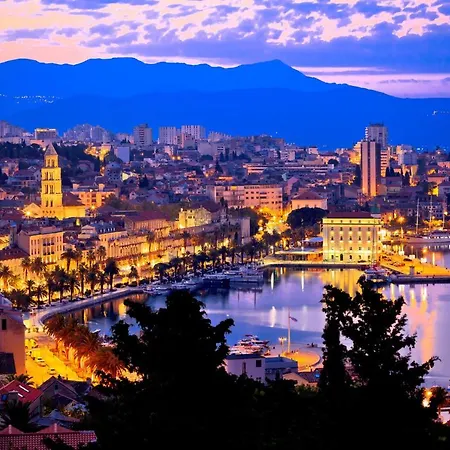 Apartment Luxury Apts Leone Centre