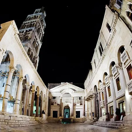 Apartment Luxury Apts Leone Centre *