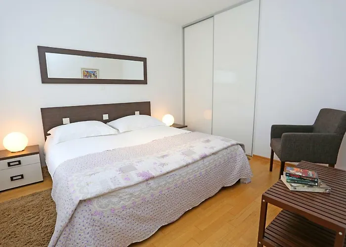 Luxury Apts Leone Centre