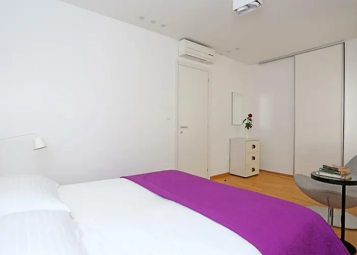 Apartment Luxury Apts Leone Centre *