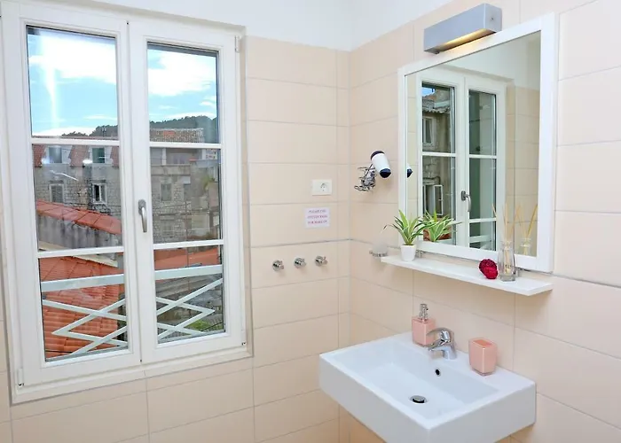 Luxury Apts Leone Centre شقة