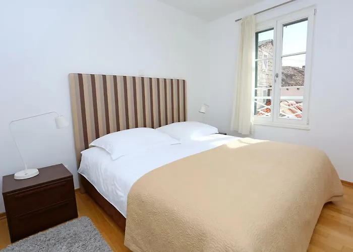 Luxury Apts Leone Centre