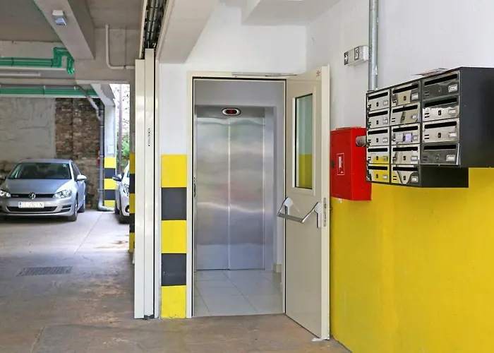 Luxury Apts Leone Centre Apartment