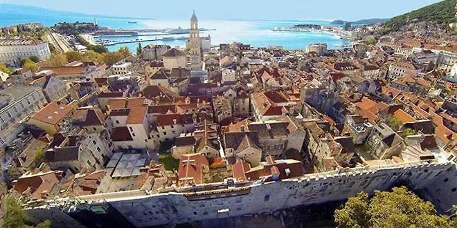 شقة Luxury Apts Leone Centre *