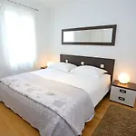 Luxury Apts Leone Centre