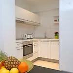 Luxury Apts Leone Centre *