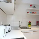 Luxury Apts Leone Centre *