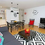 Luxury Apts Leone Centre *