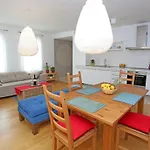 Luxury Apts Leone Centre